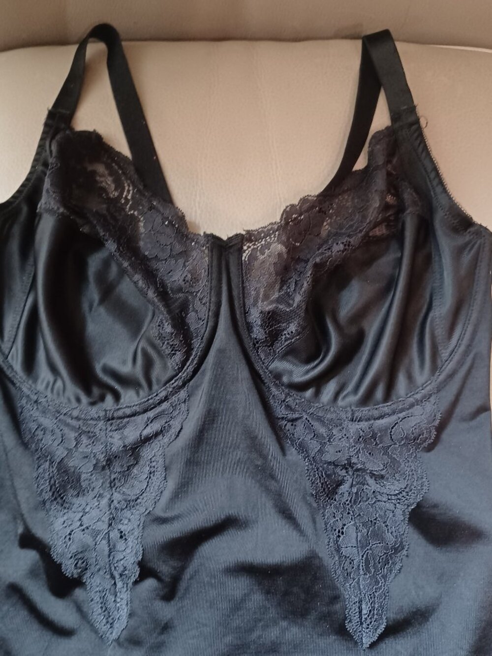 Maidenform 1456 Black Control Shapewear Lace Trim Body Shaper Bodysuit 42D READ